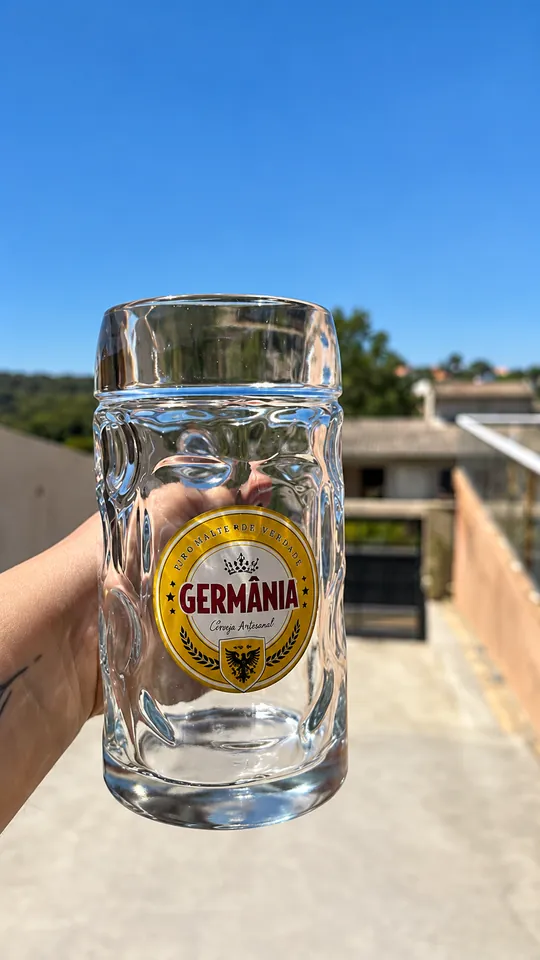 Caneca de vidro Germania em ambiente externo